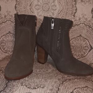 Vince Camuto Women's Fenyia Suede Ankle Booties - Greystone